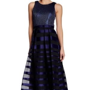 Kay Unger NWT navy stripe long formal gown